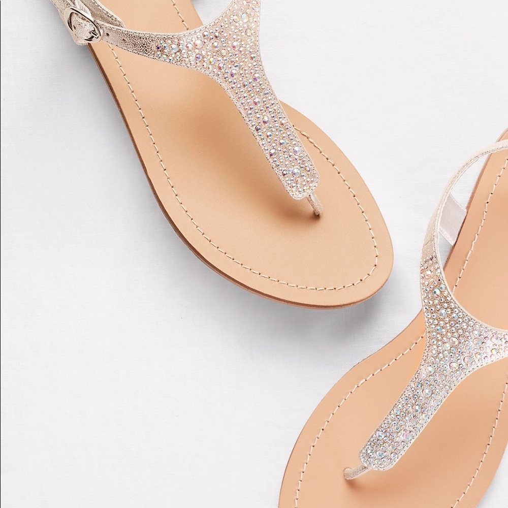 Metallic t-strap thing sandals with crystals